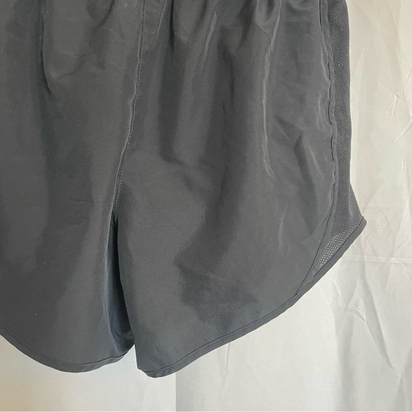 NIKE Girl’s Black Running Shorts Inner Liner Size XL - Picture 7 of 9